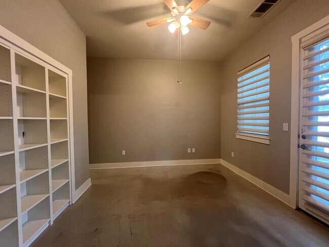 Foto del edificio - 2520 Bluebonnet Ln