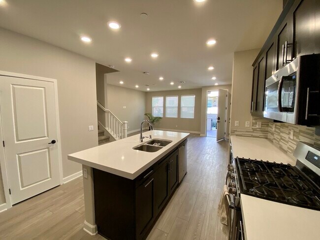 Building Photo - 1182 Delpy View Point