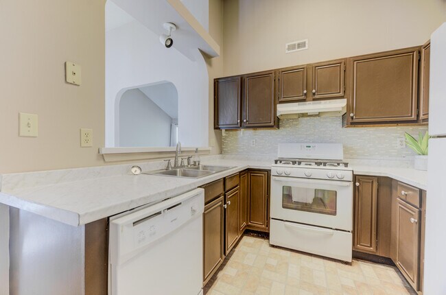 Building Photo - 4905 Glencairn Dr