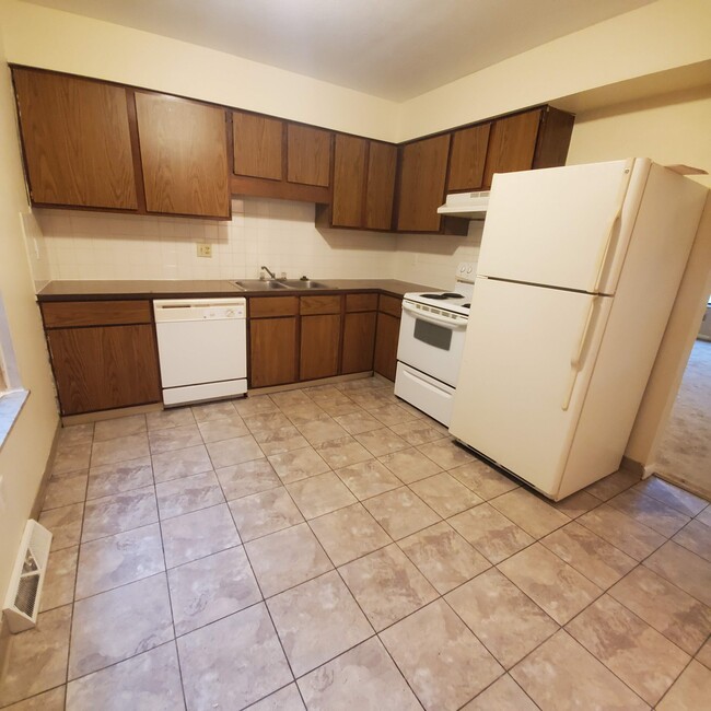 Building Photo - 2321 Echo Valley Dr