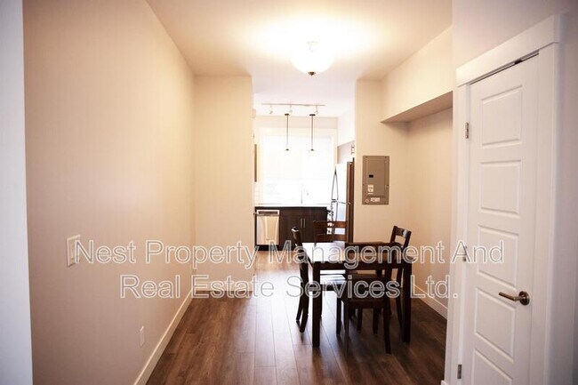 Photo du bâtiment - 110-110 Baxter Ave