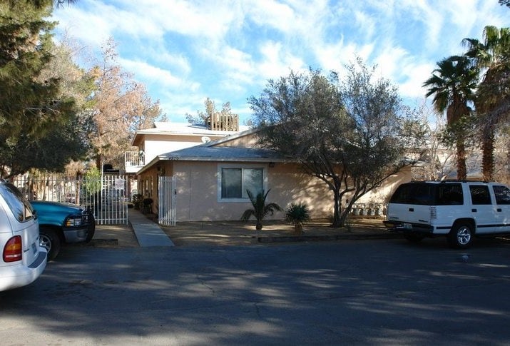 Primary Photo - 4940 E Owens Ave