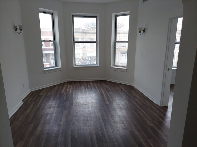 Building Photo - 6629 S Rhodes Ave