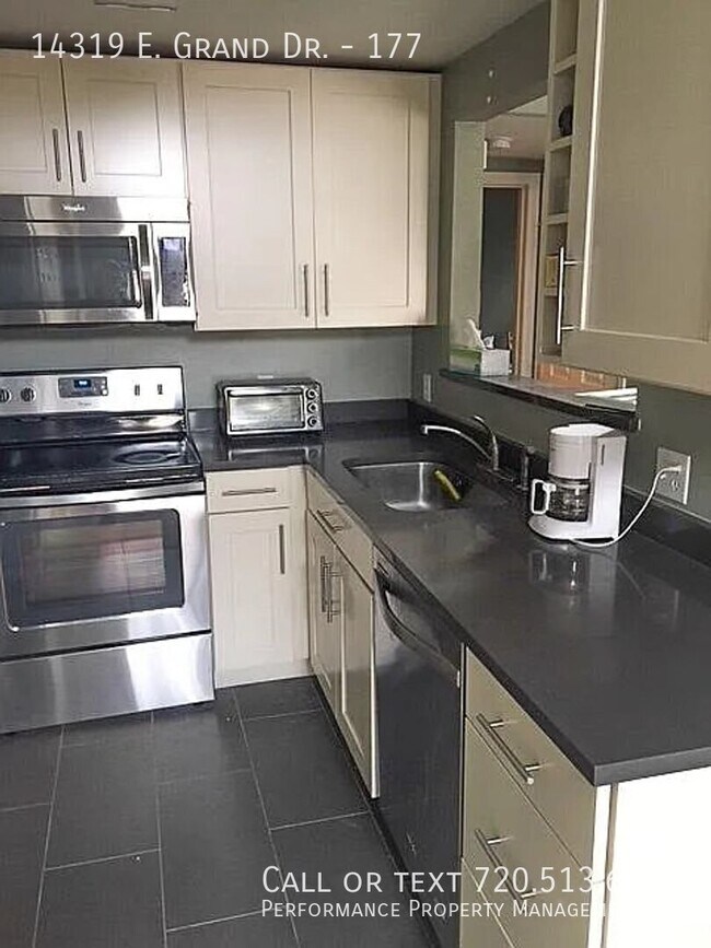 Foto del edificio - 14319 E Grand Dr