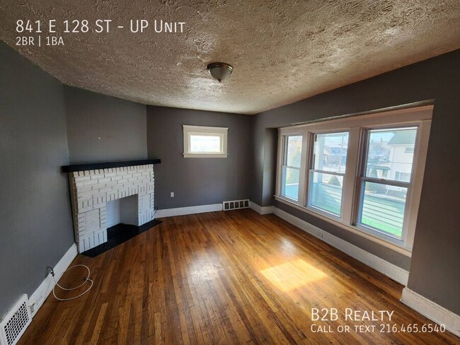 Building Photo - Move-In Ready! 2-Bedroom Multi-Family UP U...