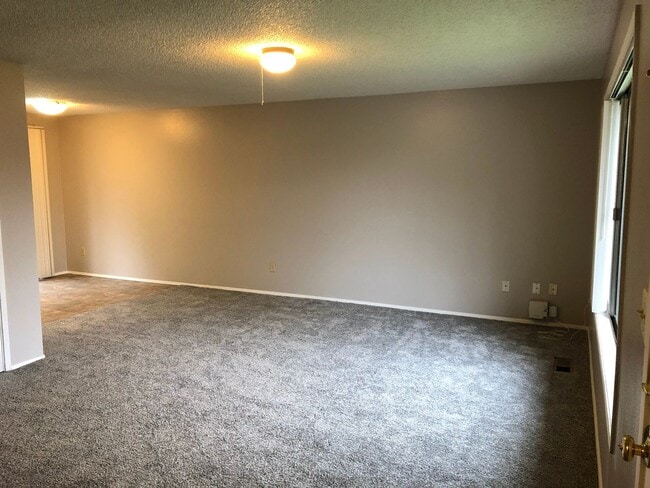 Building Photo - 1500 Coffey Ln