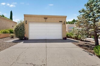 Building Photo - 9824 Lagrima De Oro Rd NE