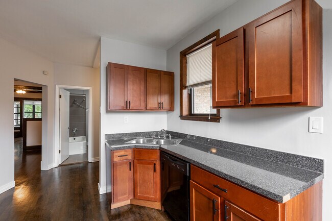 Foto del edificio - 3823 N Drake Ave