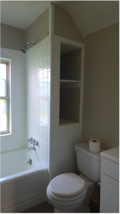 Foto del edificio - Bright 1-Bed Gem in Cincinnati — Updated, Spacious, and a Fantastic Value