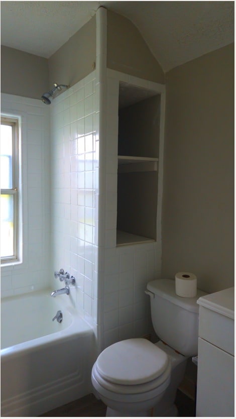 Building Photo - Bright 1-Bed Gem in Cincinnati — Updated, Spacious, and a Fantastic Value
