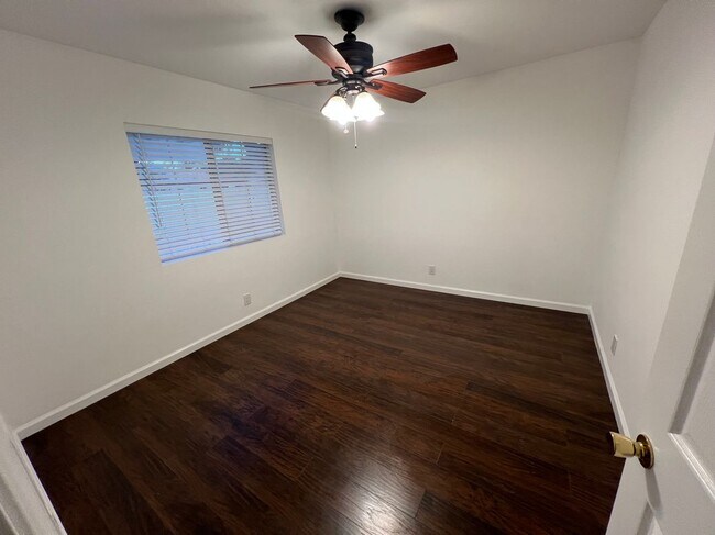 Foto del edificio - 17164 Kingsbury St