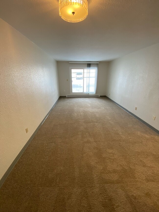 Building Photo - 8604-8687 87 Ave