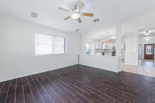 Building Photo - 1202 Sundrop Pl