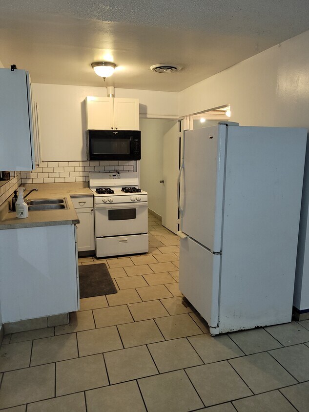 Primary Photo - 731 Oswell St