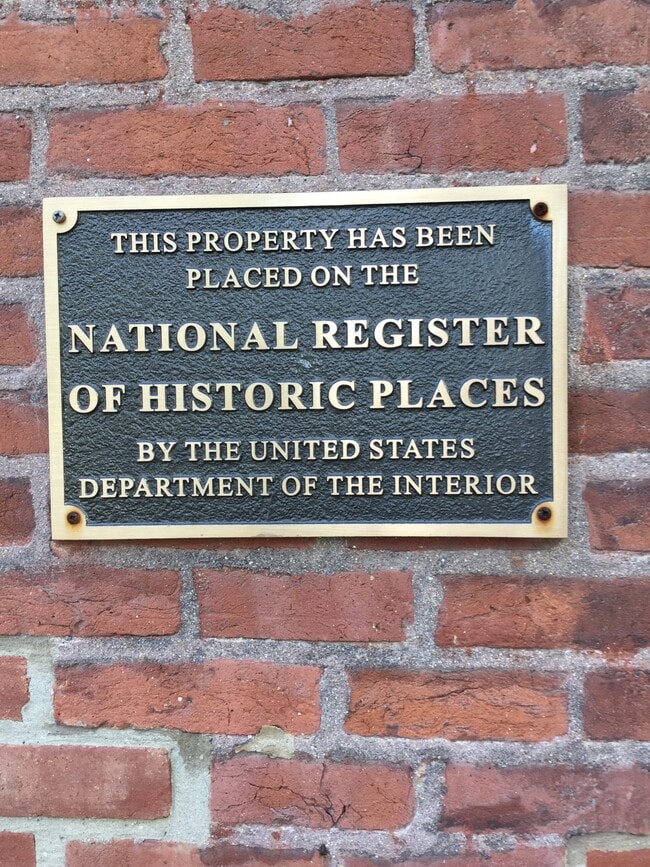 Historic Building - 714 Buchanan St