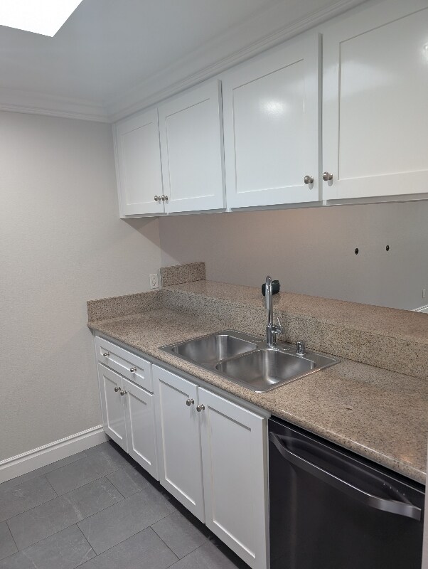 Foto del edificio - 421 W 6th St