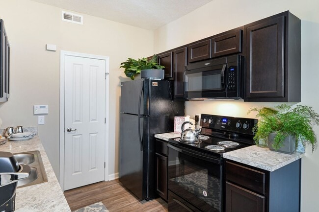 Building Photo - 1605-105 Gilmore Park Ave-