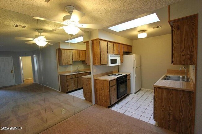 Foto del edificio - 420 W Yukon Dr