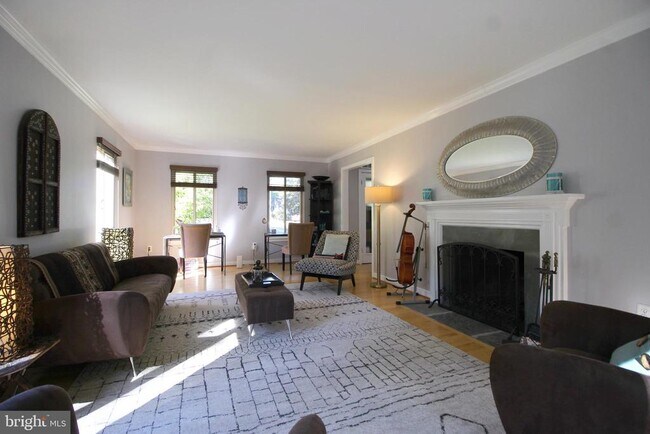 Building Photo - 6951 Duncraig Ct