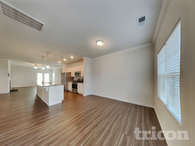 Building Photo - 646 Cam Cir