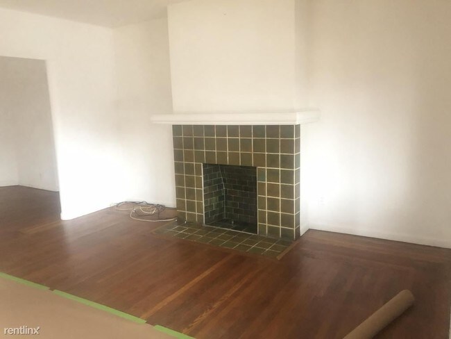 Foto del edificio - 6334 Crombie St