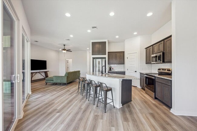 Building Photo - 21001 Newhaven Cove