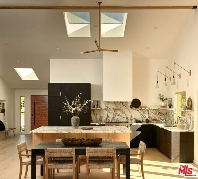 Foto del edificio - 3617 Wellington Rd