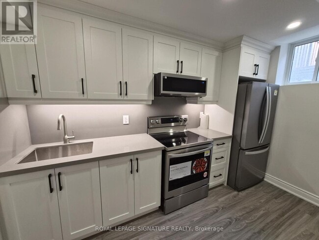 Building Photo - 31 Shiff Cres