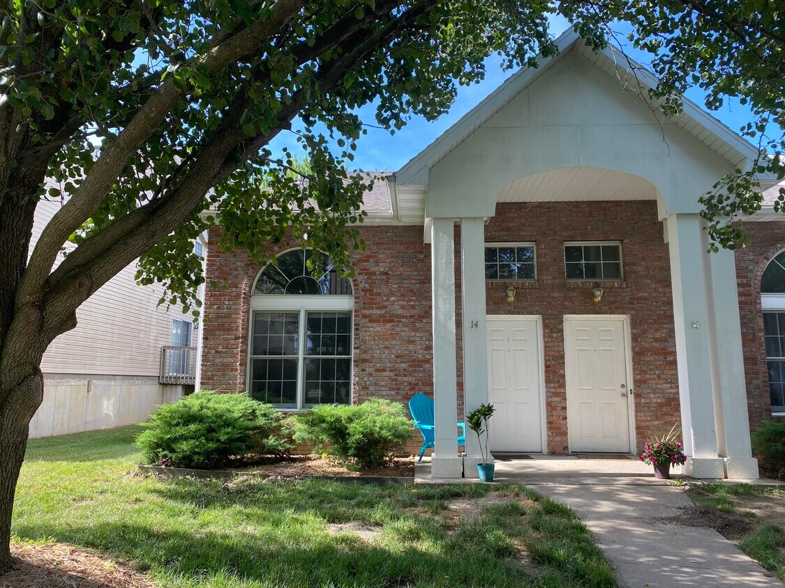 14 N Cedar Lake Dr W, Columbia, MO 65203 Condo for Rent in Columbia