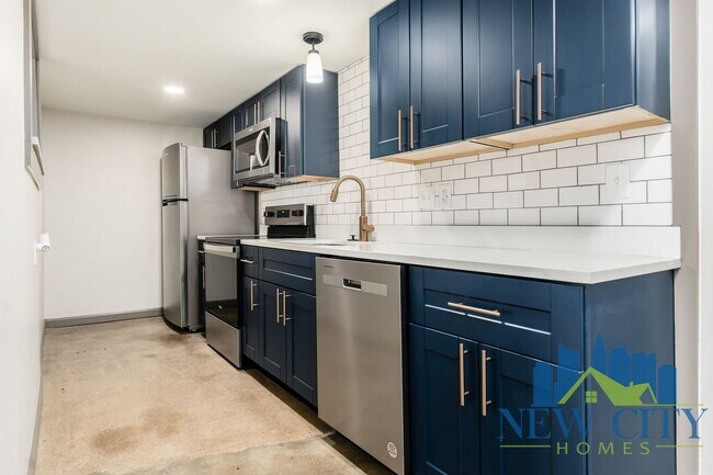 Building Photo - 1392 Sullivant Ave