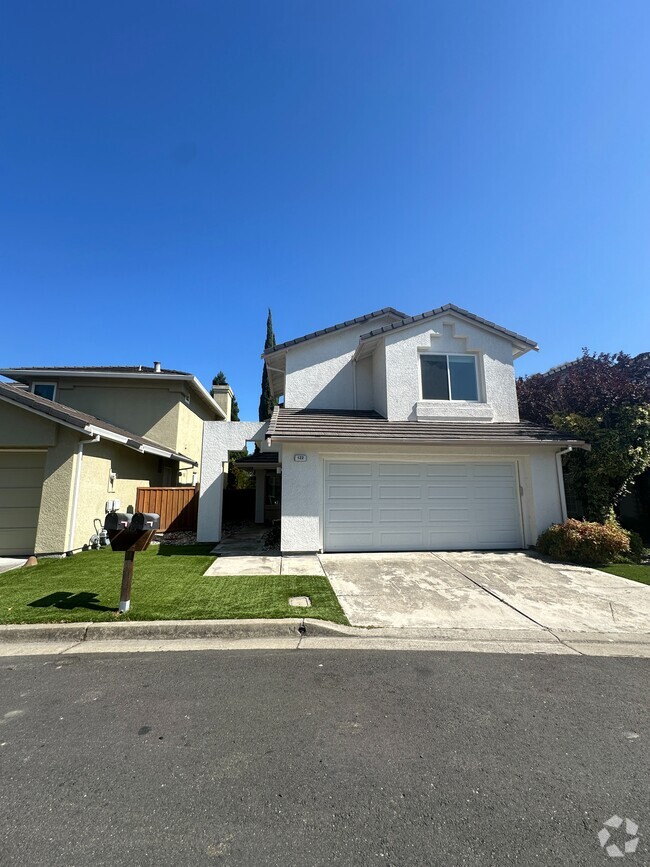 Building Photo - 122 Lakeridge Ln