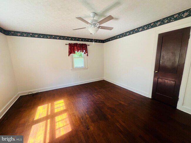 Foto del edificio - 16 Happy Creek Ln