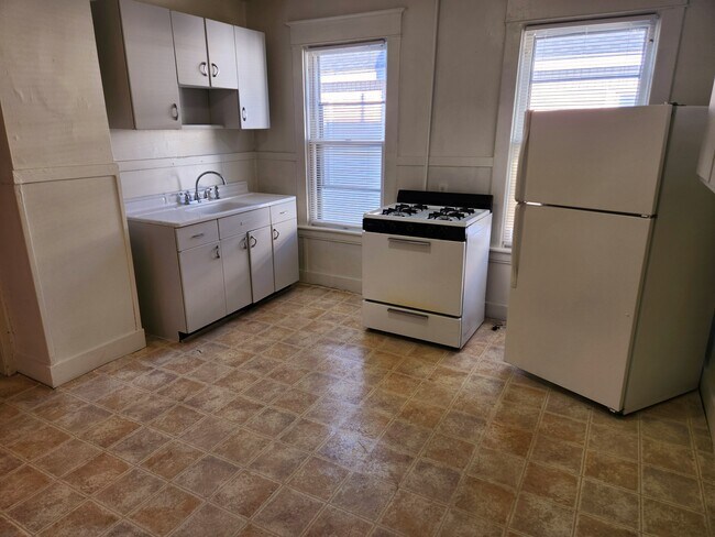 Kitchen - 1753 Eastern Pky