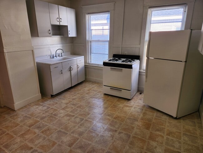 Kitchen - 1753 Eastern Pky
