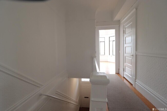 Building Photo - 602 5th Ave