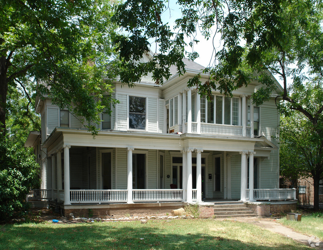 Primary Photo - 2806 Nueces St