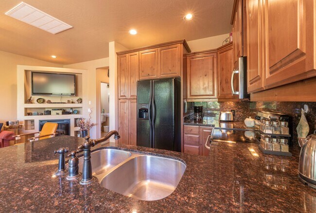 Building Photo - Furnished or Unfurnished, 1 Year Minimum -...