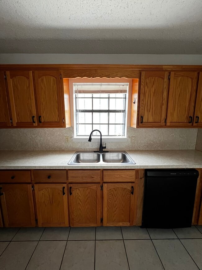 Building Photo - 1547 Guadalajara Ave