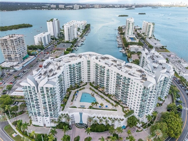 Building Photo - 7910 Harbor Island Dr
