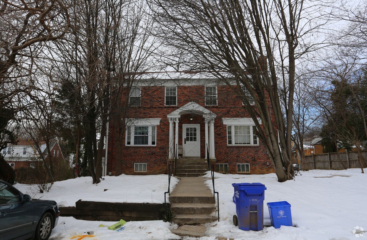 Building Photo - 816 Greenwood Cir
