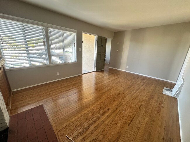 Foto del edificio - FOR RENT – Charming 3-Bedroom Home in South Torrance