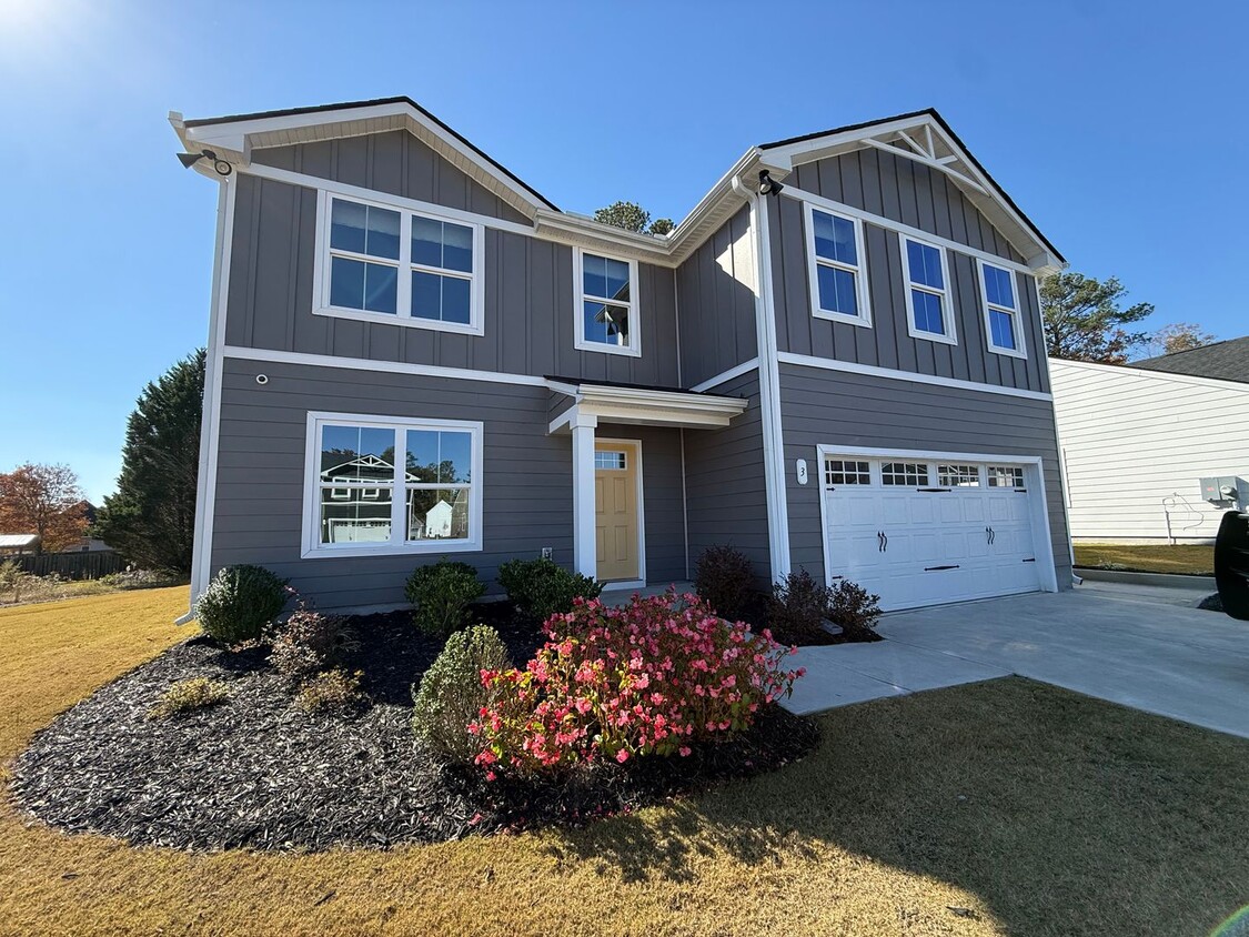 Foto principal - 4 Bedrooms, 2.5 Bathrooms - Home in Armuchee!