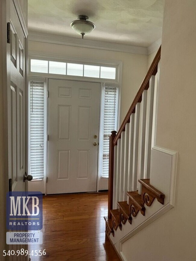 Building Photo - Townhouse in North County