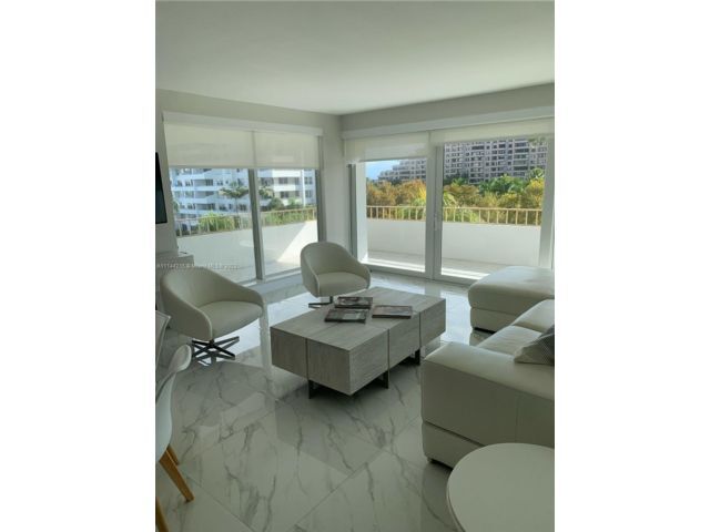 Foto del edificio - 328 Crandon Blvd