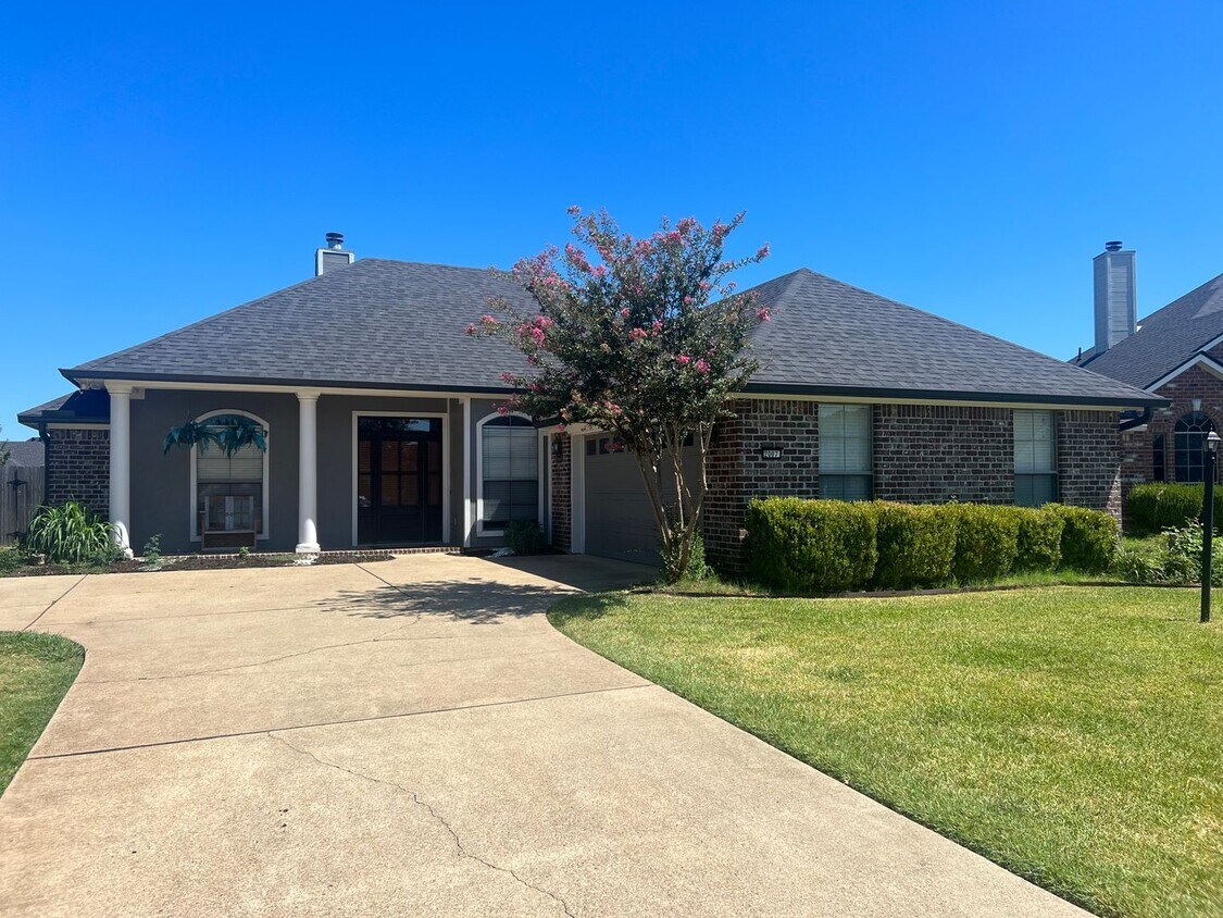 Primary Photo - ELEGANT HOME IN NORTH BOSSIER'S ROSEDALE P...