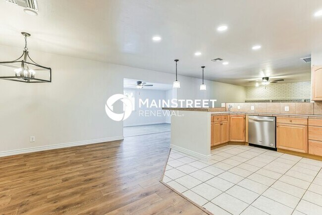 Building Photo - 3 Bedroom Pet-Friendly Home in MESA, AZ with Main Street Renewal