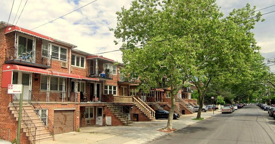 Primary Photo - 913 E 83rd St