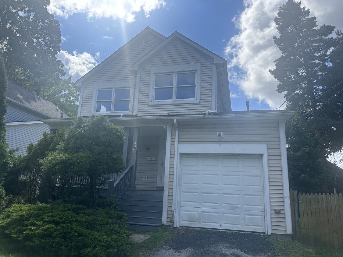 Foto principal - 121 Cottage St