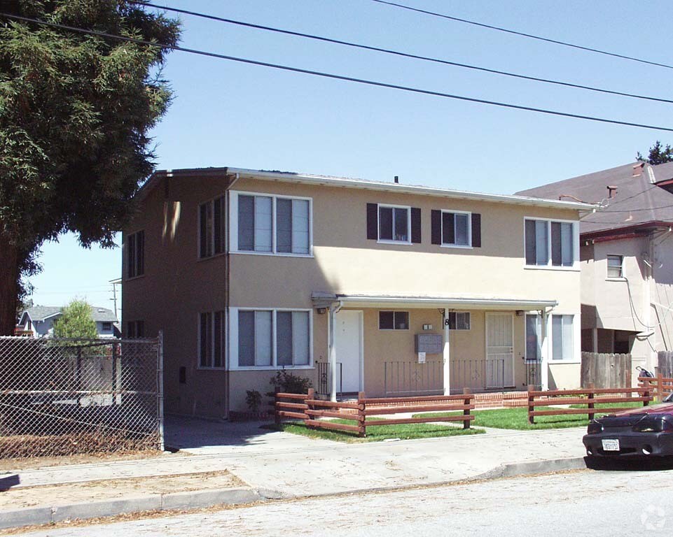 Building Photo - 8 Howard Ave