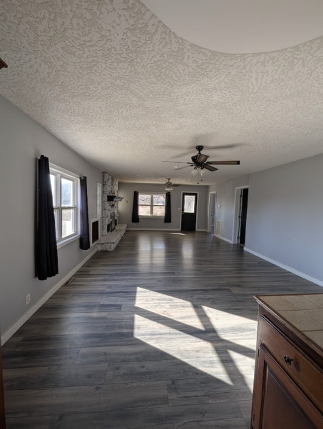 Building Photo - 2 Bed, 1 Bath | Columbus KS | Detached Garage